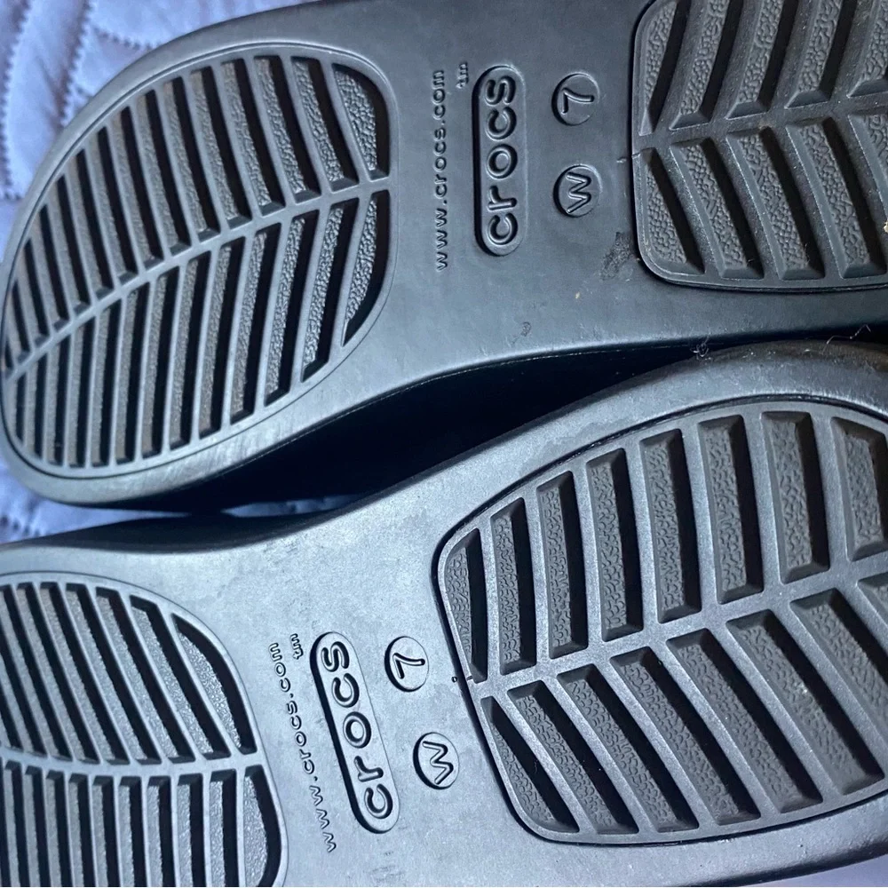 CROCS Women's Black Platform Slides - Picture 5 of 5